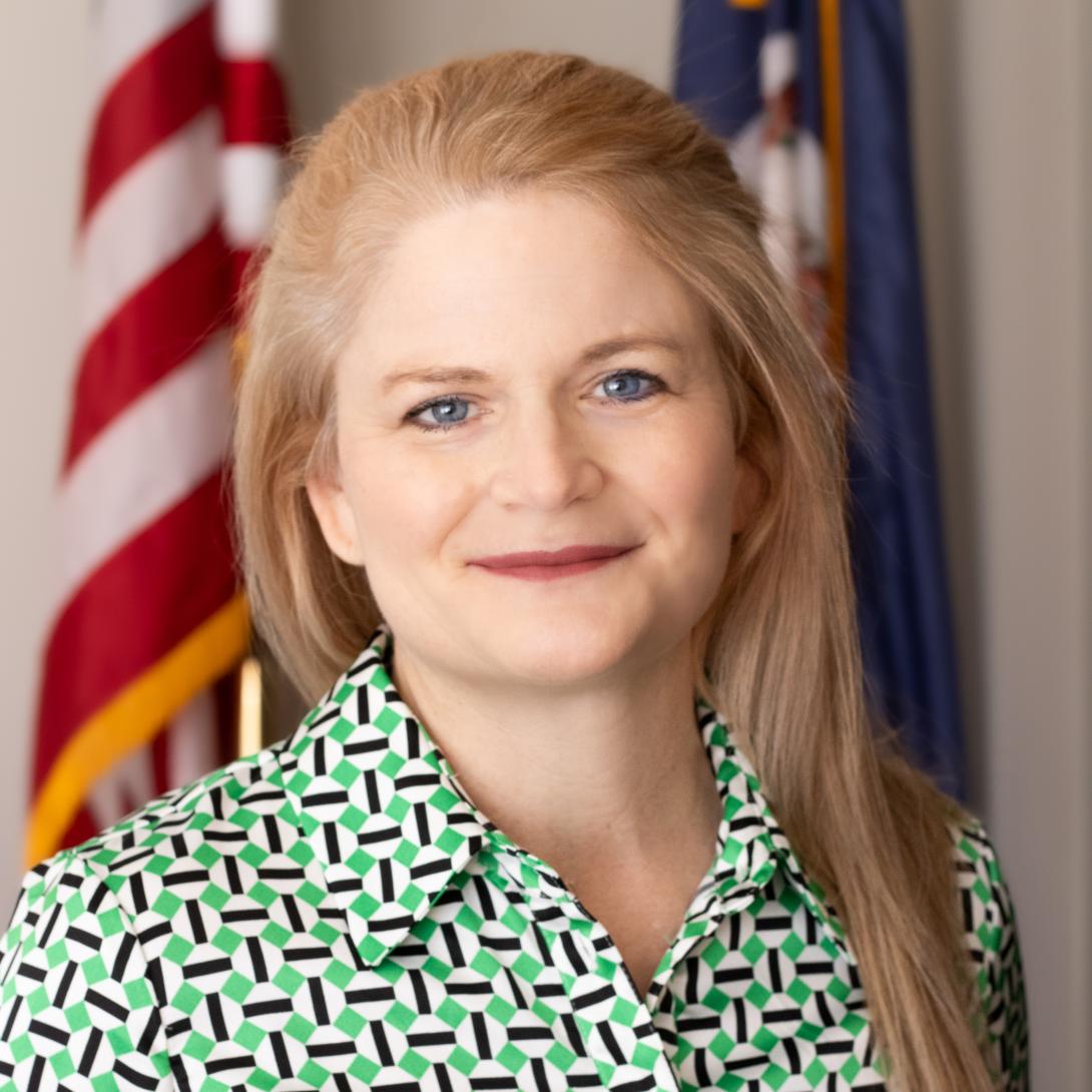 Headshot of Stephanie Tharp