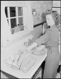 Geraldine_Fain_does_dishes_1946-233x300.jpg